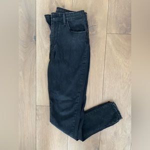 Levi’s High Rise Skinny - Size 28